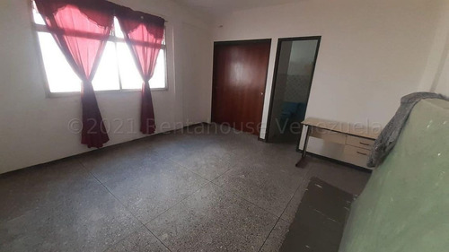 Imagen 8 de 14 de Leida Falcon Rentahouse Vende Apartamento En Lomas Del Este Valencia 21-15041 Lf