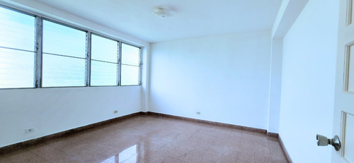 Imagen 9 de 16 de Impecable, Amplio Con Terraza, Con Ascensor, Frente Al Parque.