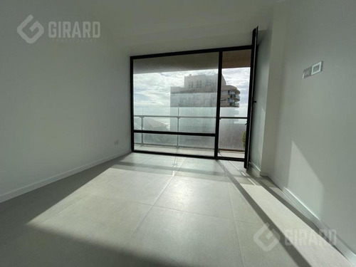 Edificio Malecon Varese, Venta De 2 Amb.