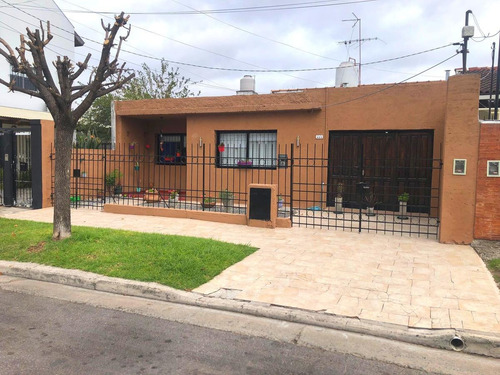 Imagen 13 de 19 de Casa Americana - Villa Santos Tesei - Venta - Pileta - Permuta