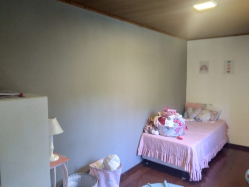 Casa 4 Quartos, 3 Banheiros, 2 Salas.