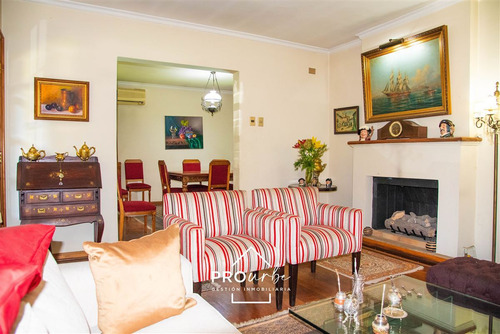 Casa En Venta De 5 Dorm. En La Reina