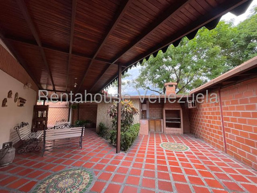 Town House En Venta En Urb. Privada Maracay 25-16988 Holder