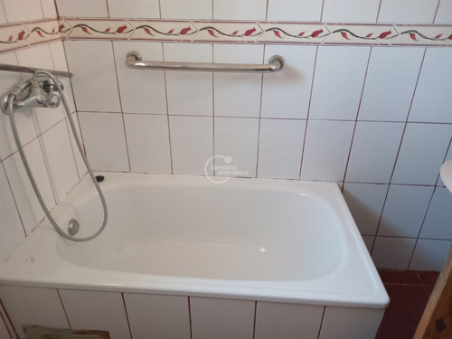De 2 Pisos, 4 Dormitorios En Población Ccu Limache