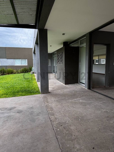 Casa En Alquiler En City Bell - 473 135 Y 136