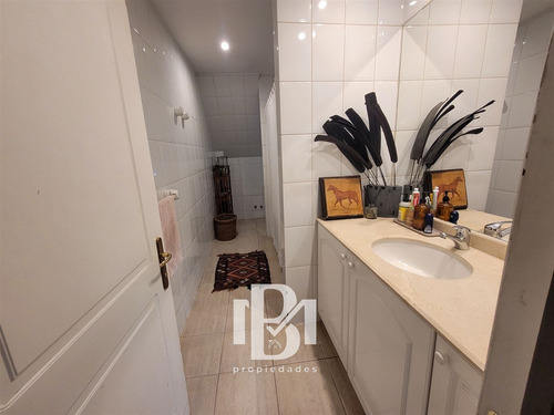 Casa En Venta De 5 Dorm. En Lo Barnechea