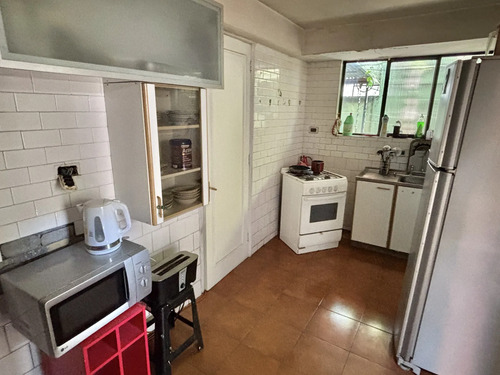2 Locales Comerciales + Casa De 2 Pisos Con Jardín