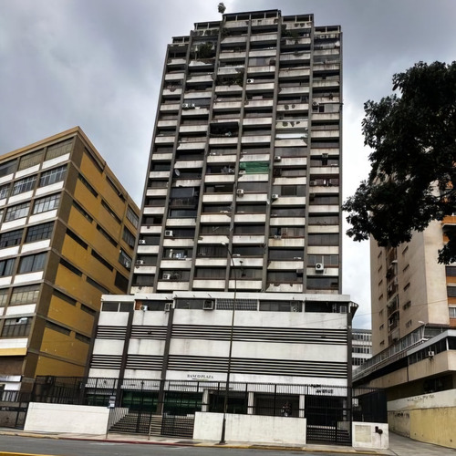 Alquilo Apartamento En Torre Park Aveneu, Horizonte, 50mts. Puesto Techado, A/a, Cocina, Excelente Seguridad Oficina En Alq