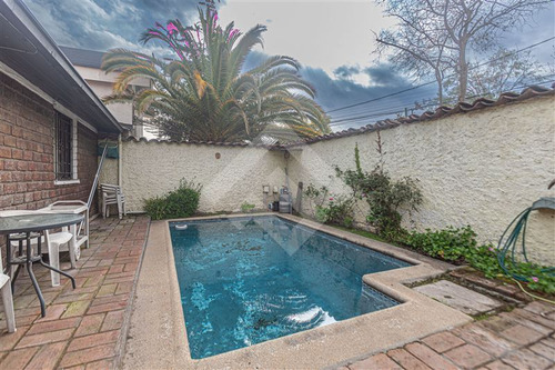 Casa En Venta De 5 Dorm. Con Piscina En Las Condes