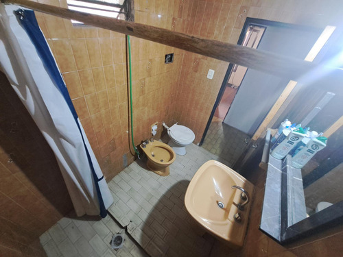 Casa En Venta. Barrio Rosedal. Con Patio.