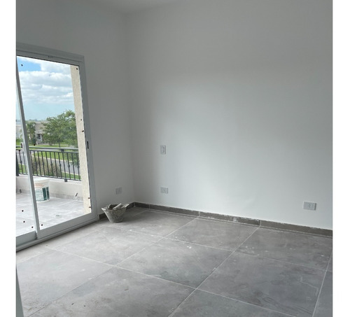 Imagen 10 de 26 de Excelente Casa En Venta 5 Ambientes En San Matías Con Dependencia De Servicio!