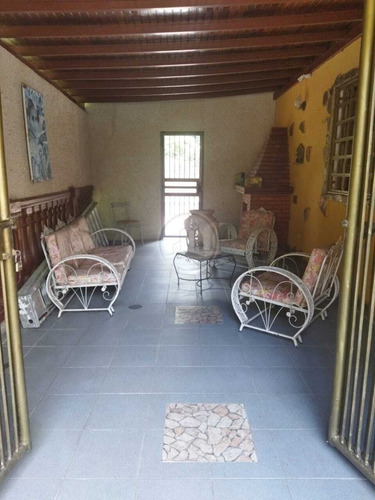 Bello Townhouse En Venta Amoblado Urb. El Castaño Sector El Samán. 002jsc
