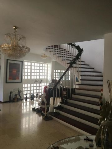Imagen 2 de 12 de Casa En Venta En Prados Del Este 21-13811 Caro Fermoso 0424-2083128
