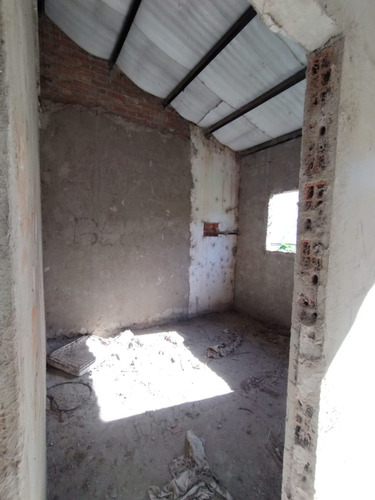 Se Vende Terreno Con Casa En Construcion