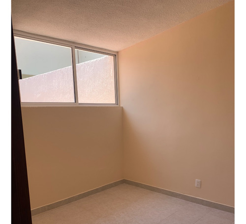 Casa En Un Solo Nivel Con Excelentes Acabados, Cocina Nueva, Recién Remodelada.