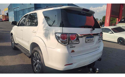 Toyota Hilux SW4 3.0 SRV 4X4 7 LUGARES 16V TURBO INTERCOOLER DIESEL 4P AUTOMÁTICO