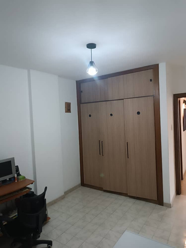 Vendo Excelente Apt En Colinas De Bello Monte, 75mt2. Puesto Techado, Sin Problemas De Agua, Vista Al Avila