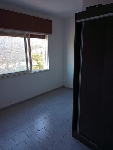 Imagen 7 de 7 de Importante Galpon Con Vivienda En Venta . Bº Residencial San Carlos . 250 Mts2 . Dos Plantas