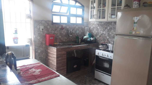 Imagem 3 de 9 de Casa Com Piscina