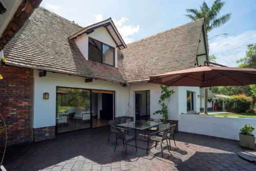 Casa En Arriendo/venta En Canelon. Cod A16565