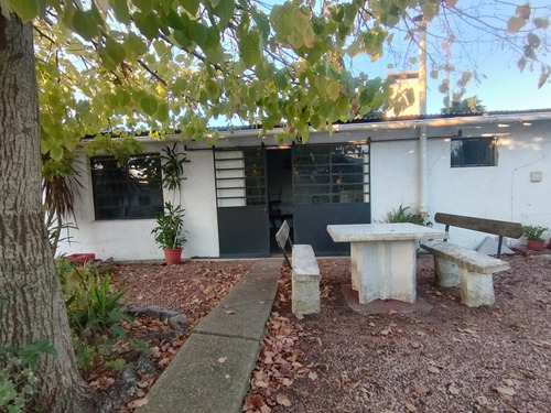 Se Vende Casa De 3 Dormitorios Con Gran Terreno Sobre Ruta 8 Próxima A Zona America