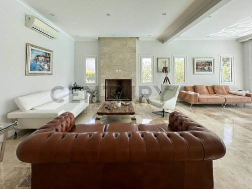 Impecable Casa En Alquiler Amoblado En Cabos Del Lago.
