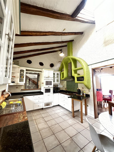 Casa Principal+taller Vista,quincho,piscina,jardin 2,4 H
