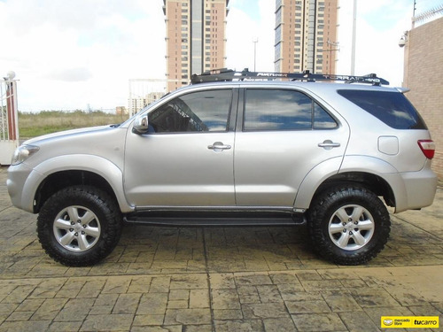 Toyota Fortuner 4x2 - Automática