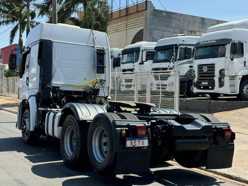 Volkswagen 25.420 T.a 6x2 - Automático