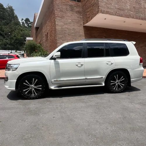 Toyota Land Cruiser 4.5 Imperial Lc200 Diésel