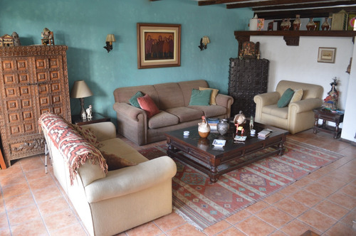 Casa Con Piscina, Jardines Y Oficina De Trabajo Remoto