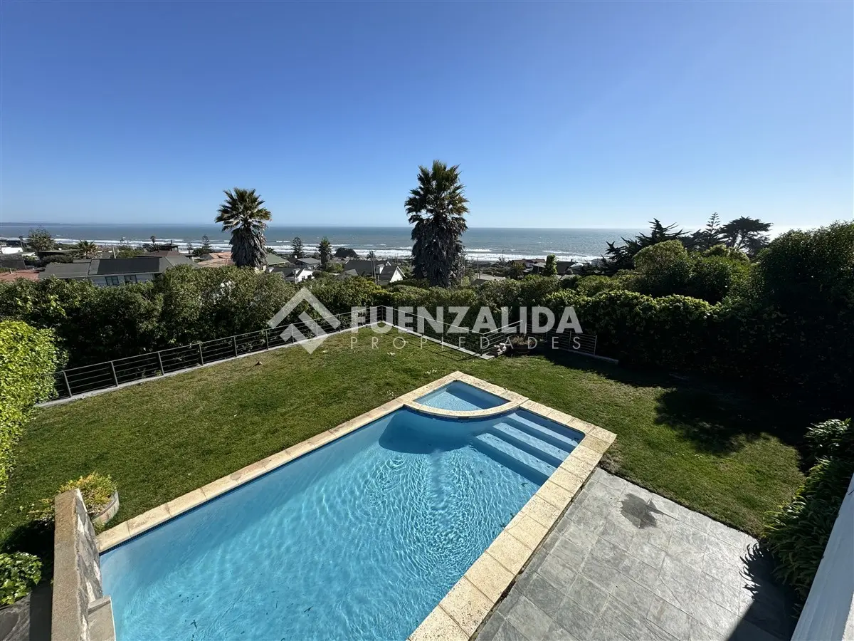 Imagen 1 de 28 de Amplia Casa Moderna Con Vista Al Mar Santo Domingo