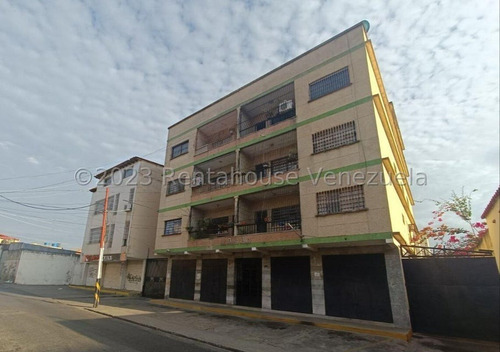 Local En Venta En Centro De La Victoria Aragua 23-21119 Irrr