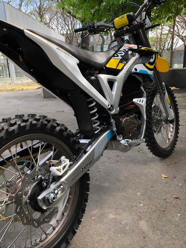 Imagen 6 de 25 de Surron Storm Bee Moto Eléctrica Enduro Cross