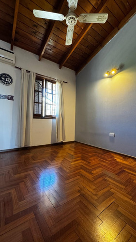 Hermoso Chalet, Excelente Esatdo De Conservación.