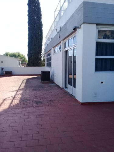 Imagen 10 de 16 de Local De Venta Con Oficinas De 1300 M2, Con Playa De Estacionamiento Propio
