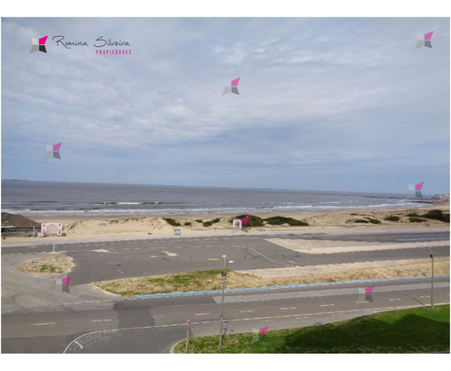 Frente Al Mar Con Buenos Servicios