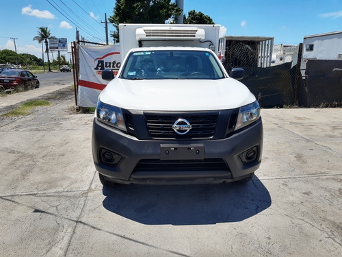 Imagen 3 de 15 de Nissan Np300 2020 2.5 Chasis Cabina Dh Pack Seg Mt