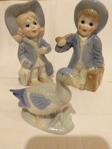 Figuras De Ceramica Impecables Bellisimas Niños Con Pato Azul Claro (Usado)