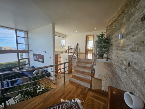 Tejada 5dormt+2estar+5baños+piscina+moderna.
