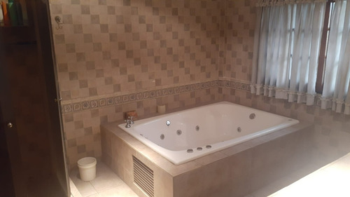 Casa Impecable Amplia 5 Ambientes En Ituzaingó Centro