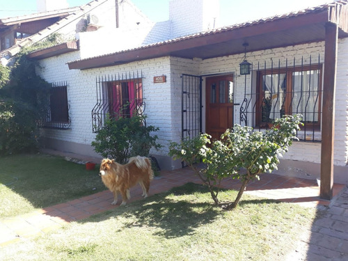 Imagen 2 de 30 de Vendo Casa Terreno 600 M2 Con Quincho Y Pileta - Neuquen