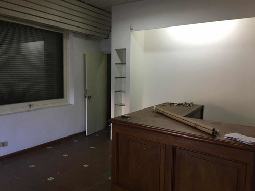 Local Esquina Ferrer Serra Y Paullier 120 M2 En 2 Plantas