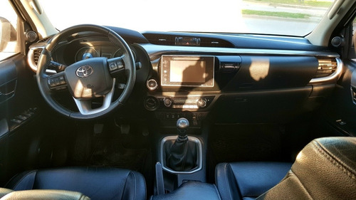 Imagen 5 de 6 de Toyota Hilux 2.8 Cd Srx 177cv 4x4 2016
