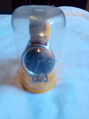 Reloj Qyq Impecable Pilas Nuevas Gris Amarillo Negro (Usado)