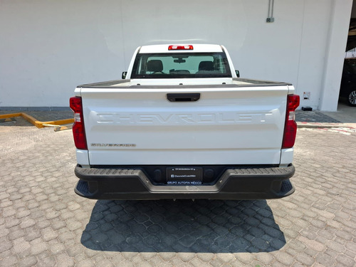 Chevrolet Silverado 4.3 V6 1500 WT Cabina Regular 4x2 At