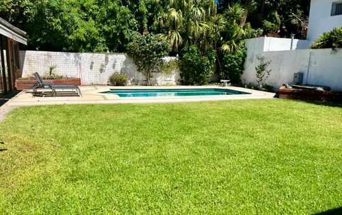 Casa  En Venta En Acassuso, San Isidro, G.b.a. Zona Norte