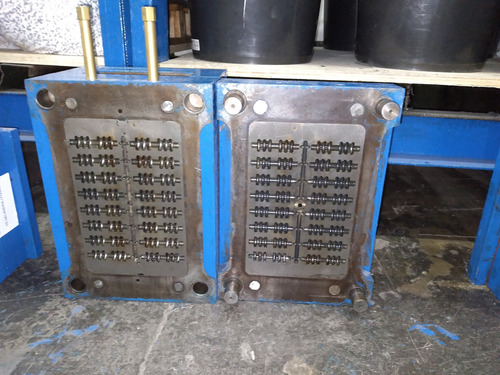 Moldes De Injeção Plástica Pé De Geladeira/fogão (Usado)