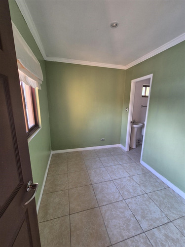 Casa En Venta, Seminueva De 4 Dorm. A 10min De L.a.