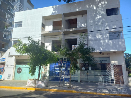 3 Ambientes Al Frente C/balcón Y Parrilla.